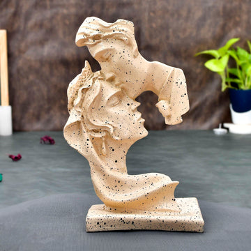 COUPLE STATUE