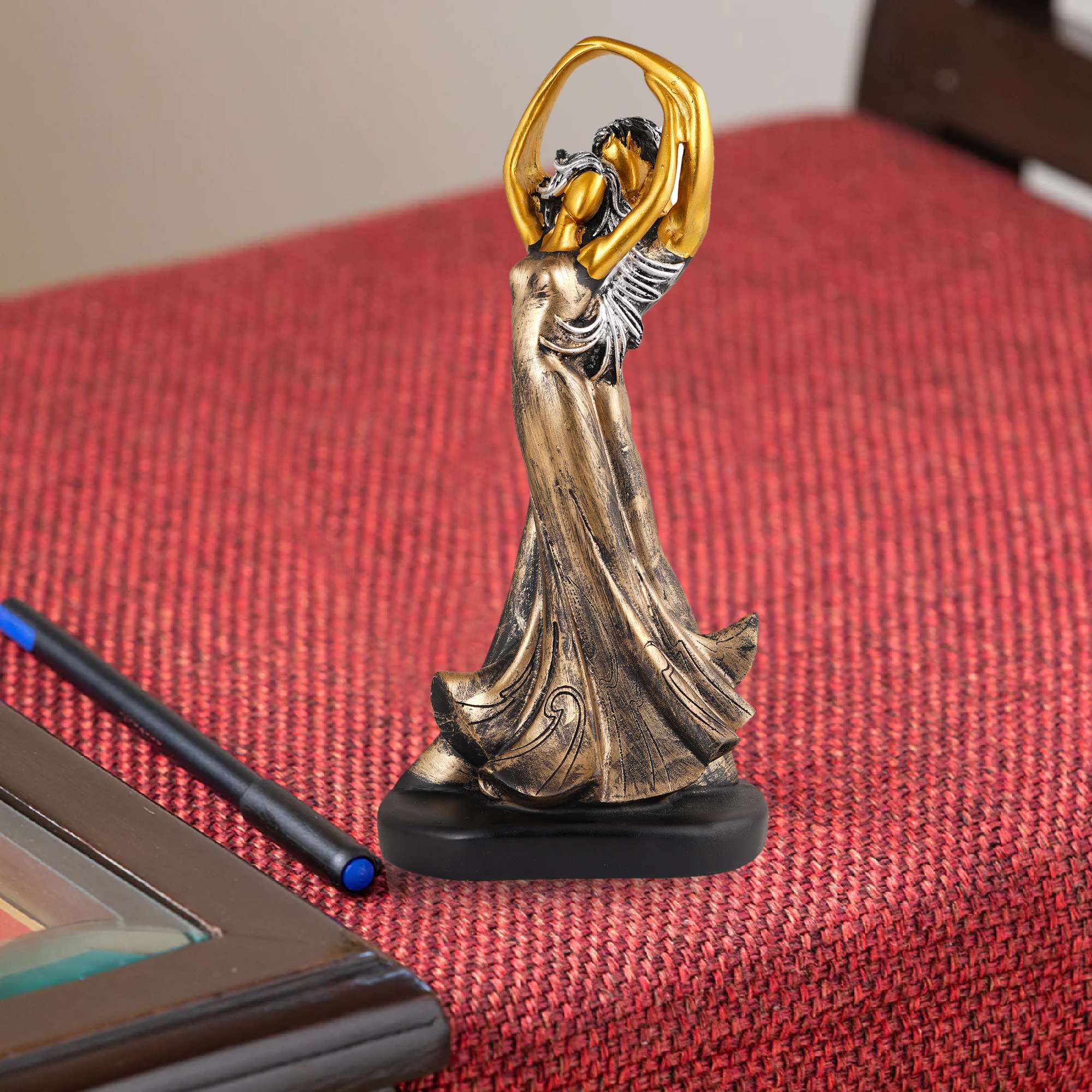 Great Valentine's Day Gift For Girl & Boys symbolizes true love, Romantic Gift Showpieces brown Golden