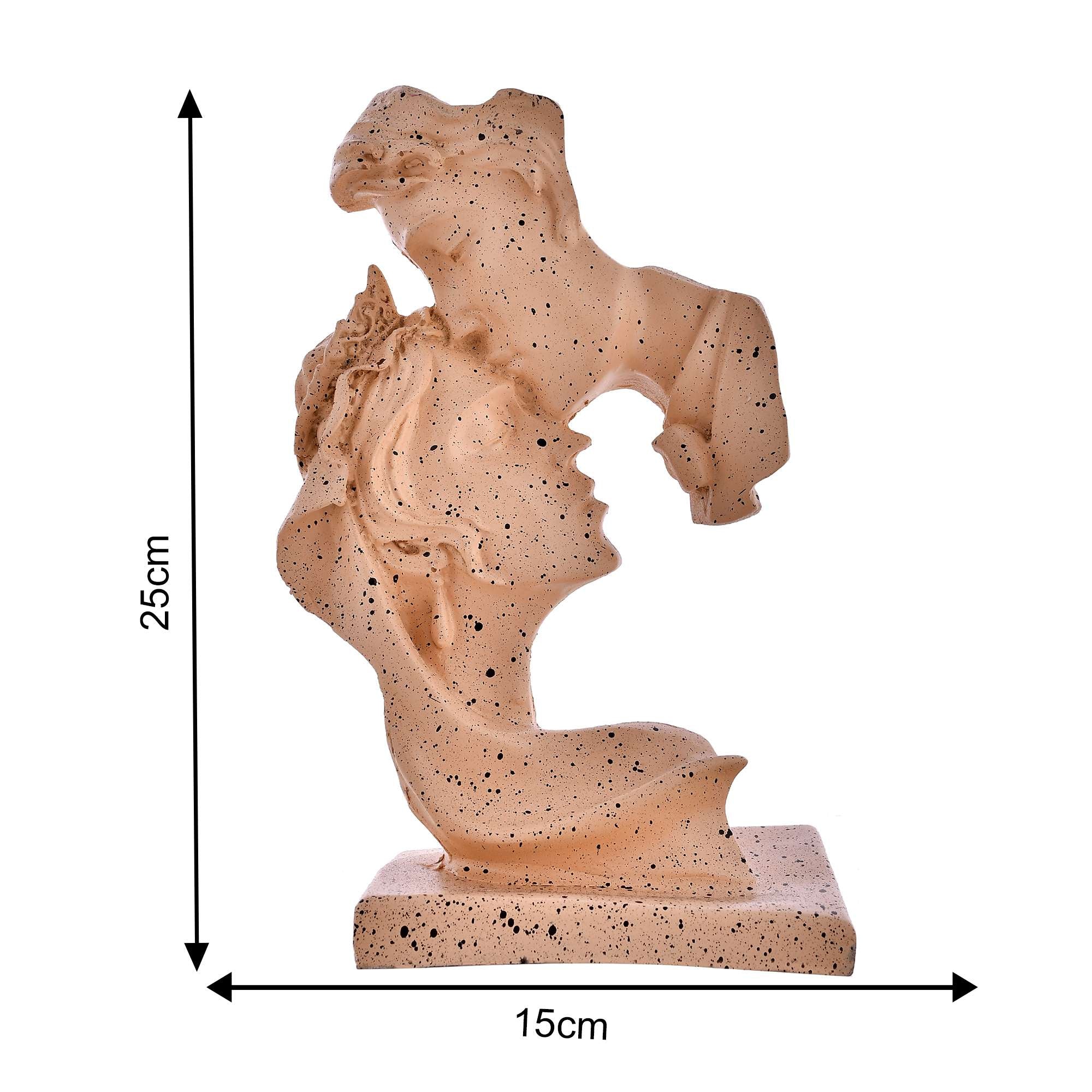 COUPLE STATUE