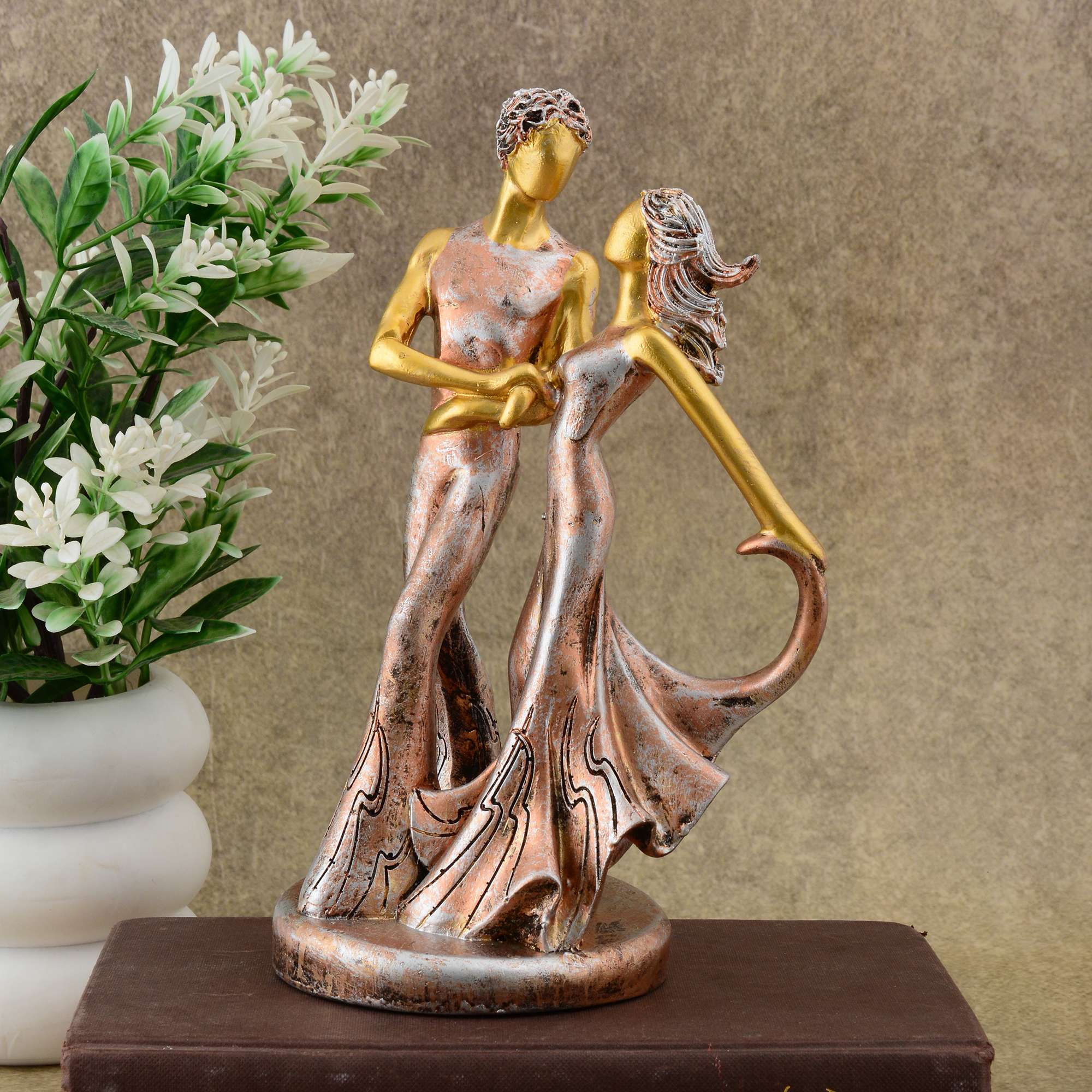 Great Valentine's Day Gift For Girl & Boys symbolizes true love, Romantic Gift Showpieces brown Golden